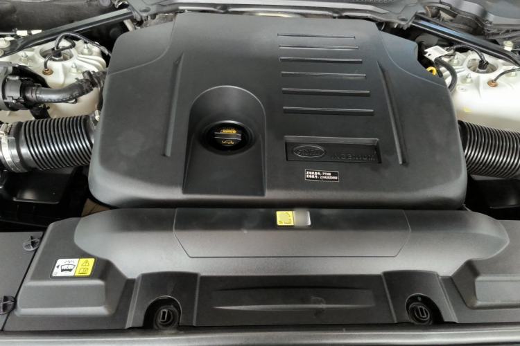 Used Land Rover Range 2022 3.0 L6 400 PS Prestige Extended Version Engine Bay