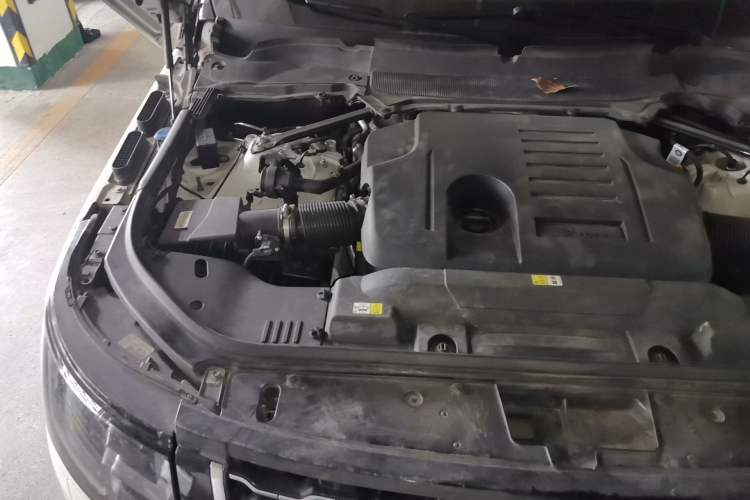 Used Land Rover Range 2022 3.0 L6 360 PS Legacy Edition Engine Bay Right
