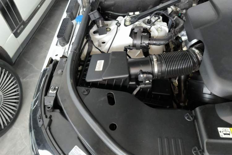 Used Land Rover Range 2022 3.0 L6 400 PS Prestige Extended Version Engine Bay Right