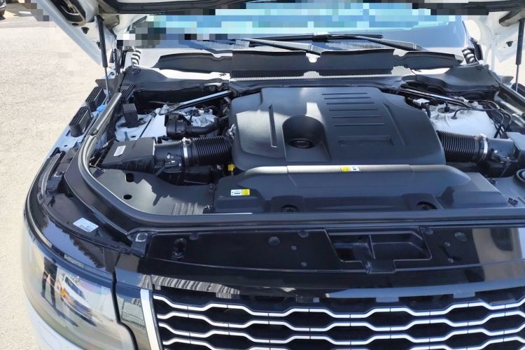 Used Land Rover Range 2022 3.0 L6 400 PS Classic Extended Version Engine Bay Right