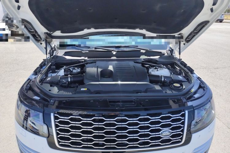 Used Land Rover Range 2022 3.0 L6 400 PS Classic Extended Version Engine Bay