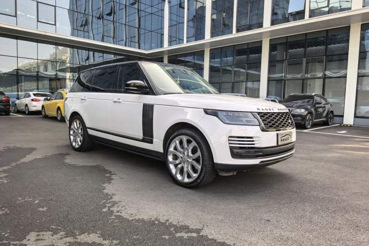 Used Land Rover Range 2022 3.0 L6 400 PS Classic Extended Version Exterior 2