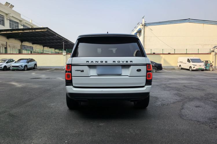 Used Land Rover Range 2022 3.0 L6 400 PS Classic Extended Version Exterior 4