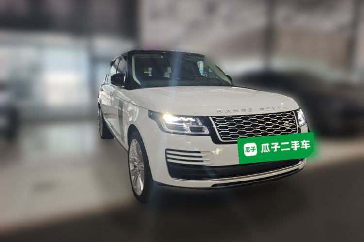 Used Land Rover Range 2022 3.0 L6 400 PS Classic Extended Version Front Right 45 Deg