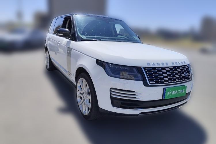 Used Land Rover Range 2022 3.0 L6 400 PS Classic Extended Version Front Right 45 Deg