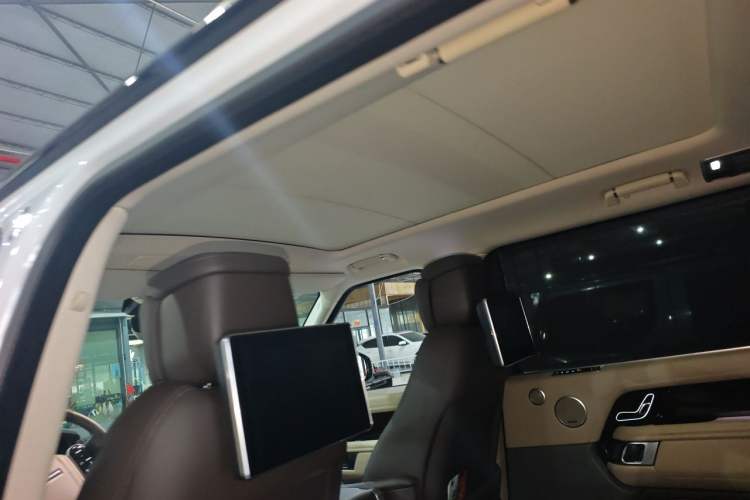 Used Land Rover Range 2022 3.0 L6 400 PS Classic Extended Version Headliner