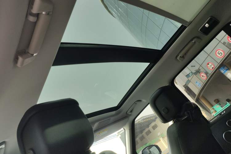 Used Land Rover Range 2022 3.0 L6 360 PS Grand Edition Headliner