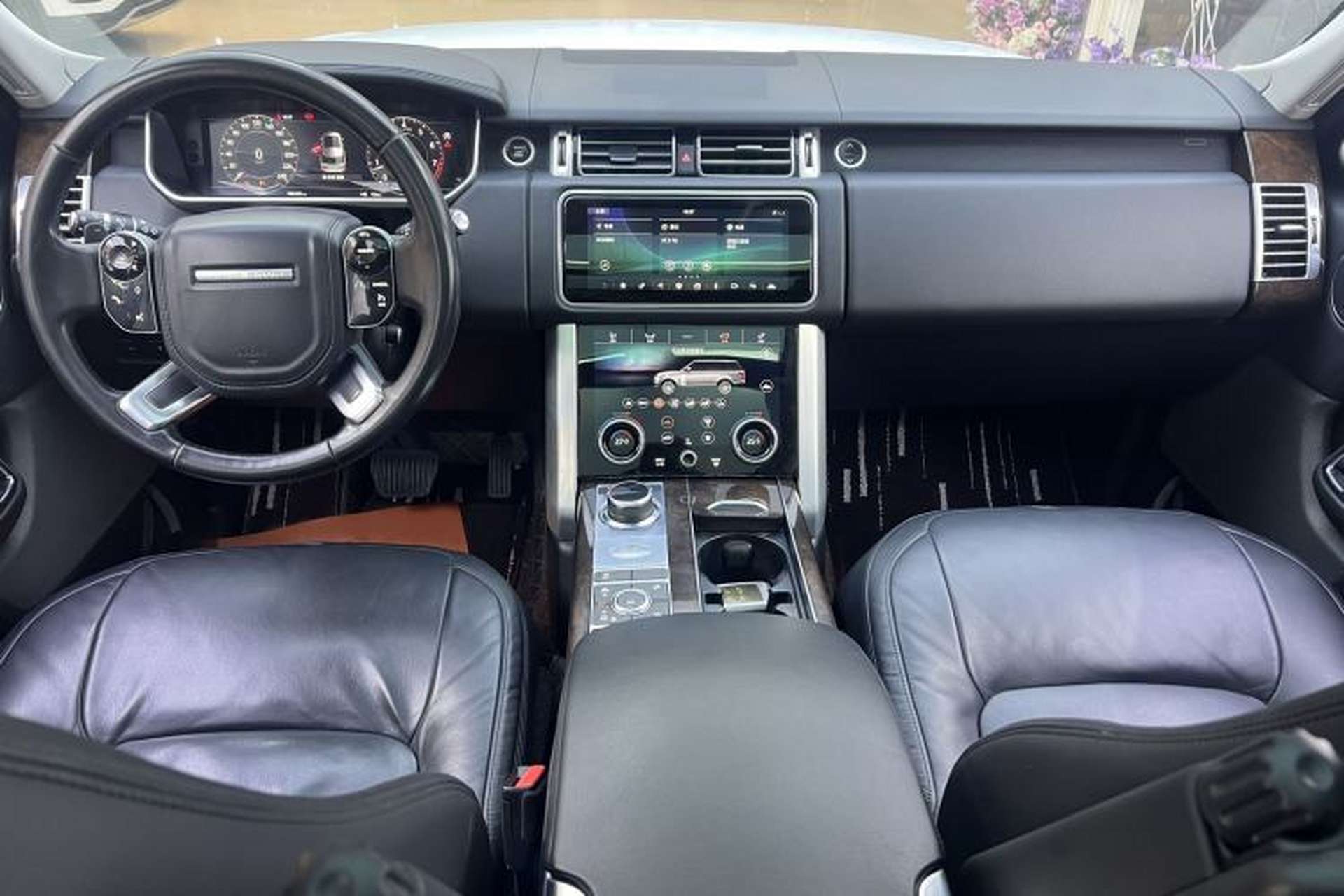 Used Land Rover Range 2022 3.0 L6 360 PS Grand Edition Interior 1