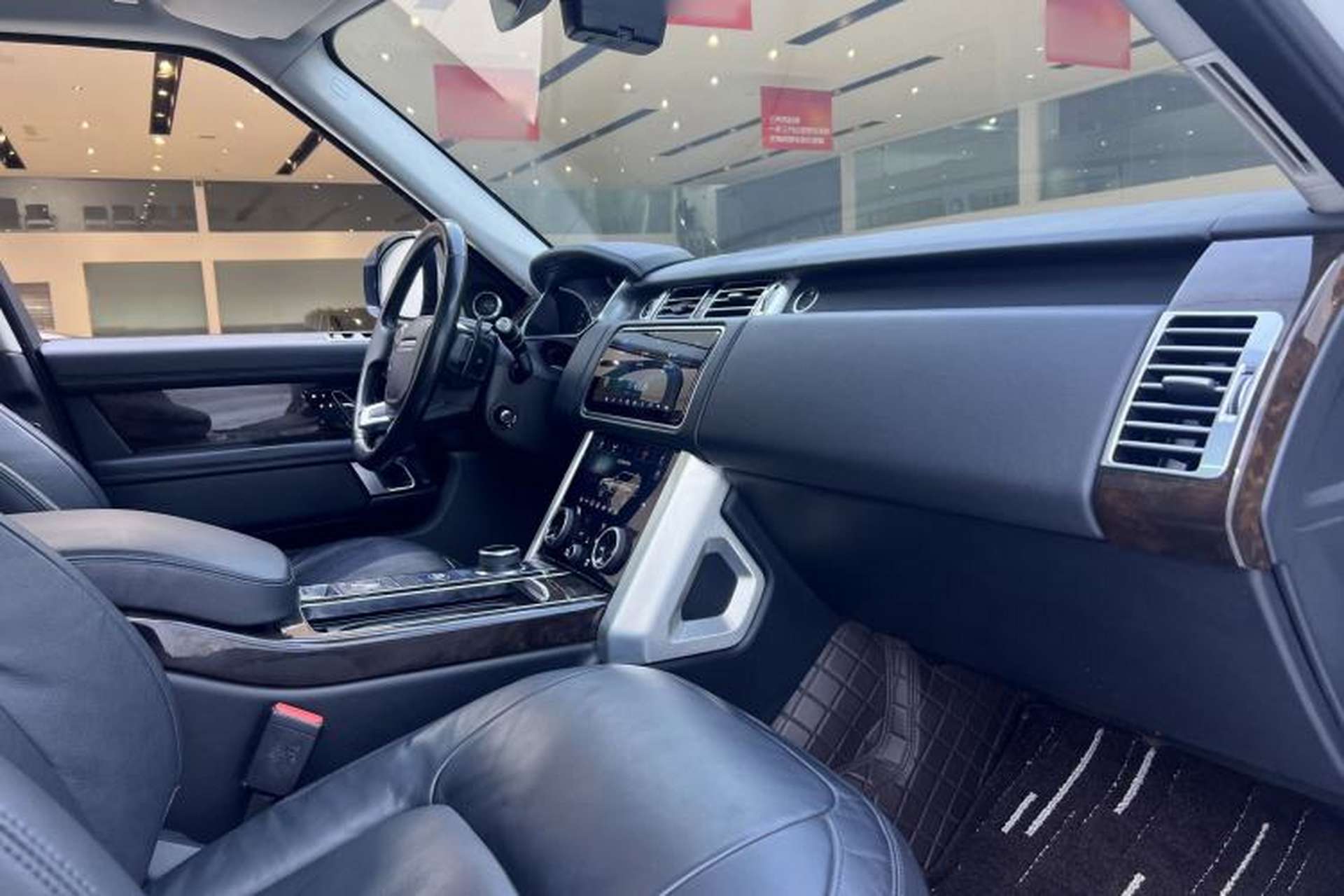 Used Land Rover Range 2022 3.0 L6 360 PS Grand Edition Interior 10