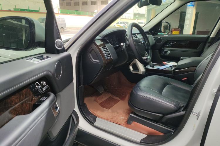 Used Land Rover Range 2022 3.0 L6 360 PS Grand Edition Interior 2