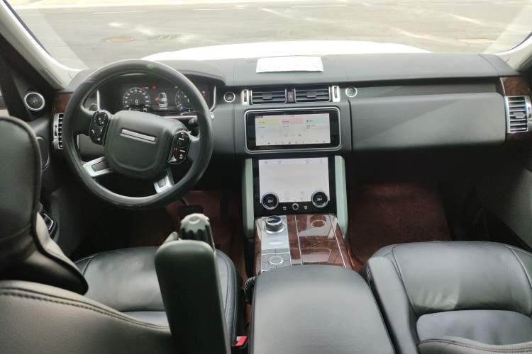 Used Land Rover Range 2022 3.0 L6 360 PS Grand Edition Interior 3