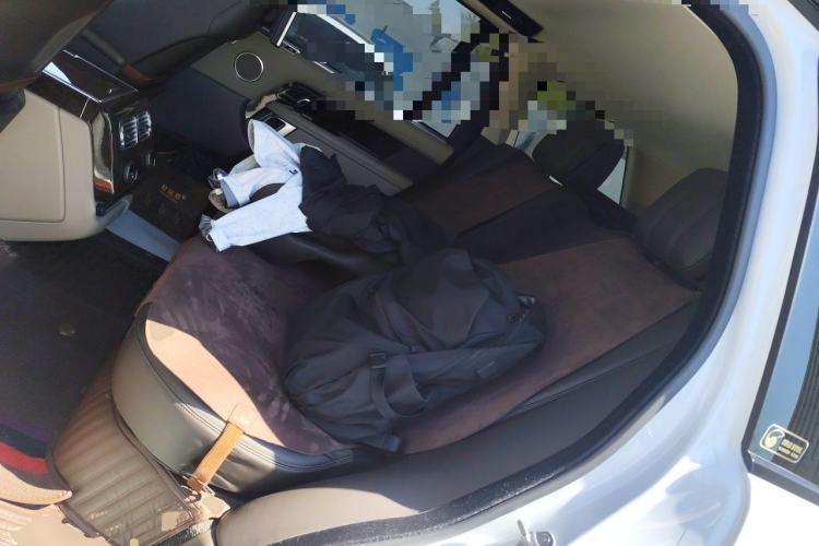 Used Land Rover Range 2022 3.0 L6 400 PS Classic Extended Version Left Rear Seat