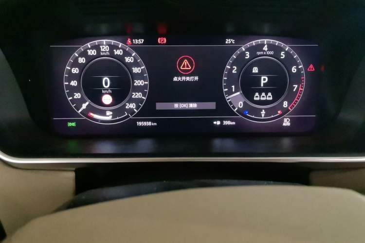 Used Land Rover Range 2022 3.0 L6 360 PS Legacy Edition Odometer Close Up