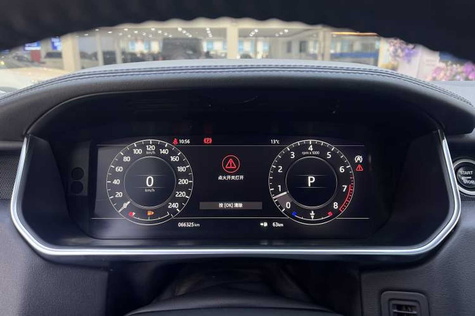 Used Land Rover Range 2022 3.0 L6 360 PS Grand Edition Odometer Close Up