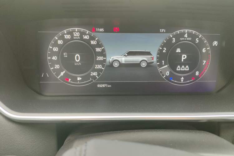 Used Land Rover Range 2022 3.0 L6 360 PS Grand Edition Odometer Close Up
