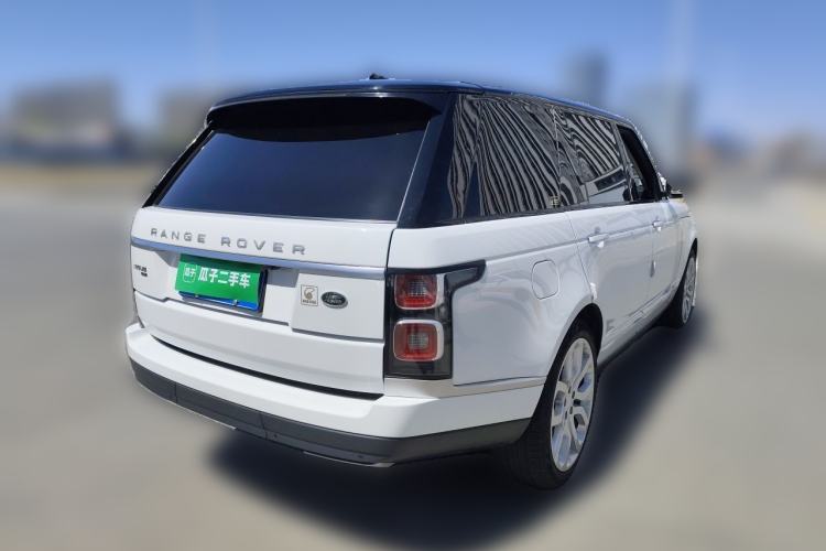 Used Land Rover Range 2022 3.0 L6 400 PS Classic Extended Version Rear Right 45 Deg