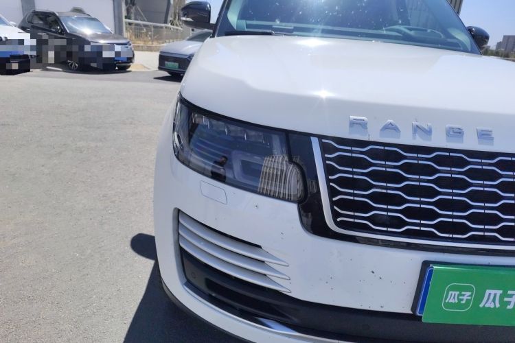 Used Land Rover Range 2022 3.0 L6 400 PS Classic Extended Version Right Front Headlight