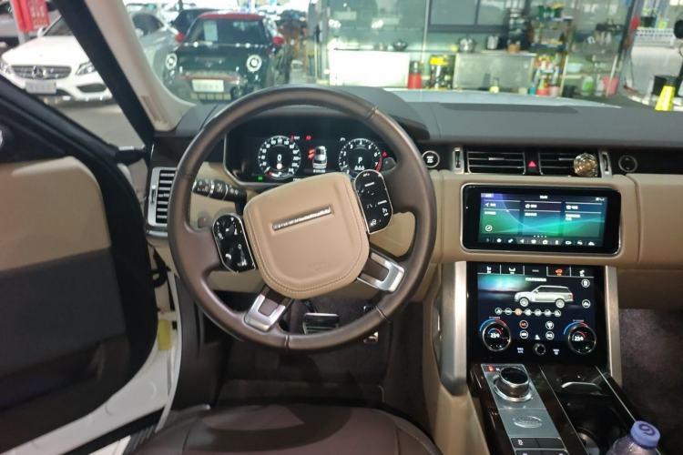 Used Land Rover Range 2022 3.0 L6 400 PS Classic Extended Version Steering Wheel