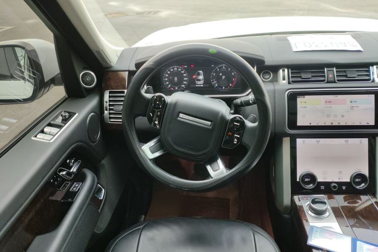 Used Land Rover Range 2022 3.0 L6 360 PS Grand Edition Steering Wheel
