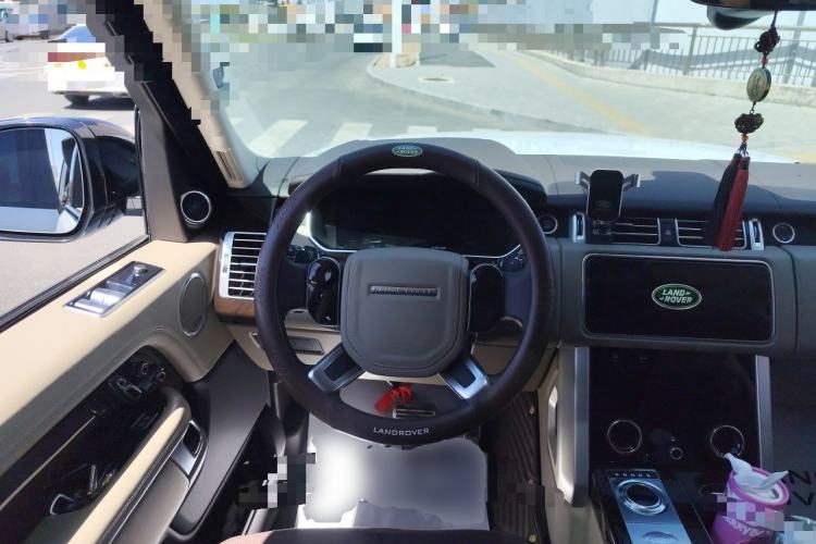 Used Land Rover Range 2022 3.0 L6 400 PS Classic Extended Version Steering Wheel