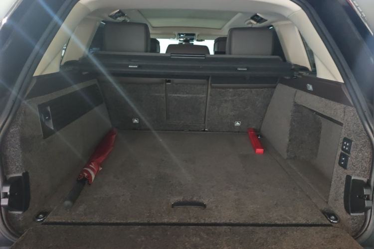 Used Land Rover Range 2022 3.0 L6 400 PS Classic Extended Version Trunk