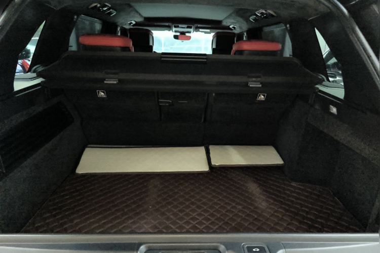 Used Land Rover Range 2022 3.0 L6 400 PS Prestige Extended Version Trunk