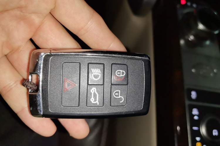 Used Land Rover Range 2022 3.0 L6 360 PS Legacy Edition Vehicle Key