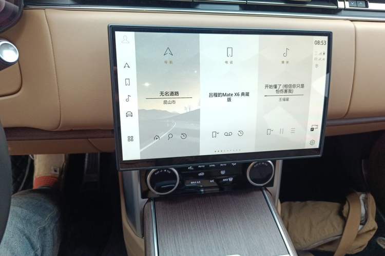 Used Land Rover Range 2023 3.0 L6 400 PS Prestige Seven-Seater Extended Version Audio And AC Panel