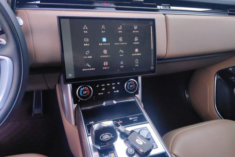 Used Land Rover Range 2023 3.0 L6 400 PS Prestige Seven-Seater Extended Version Audio And AC Panel