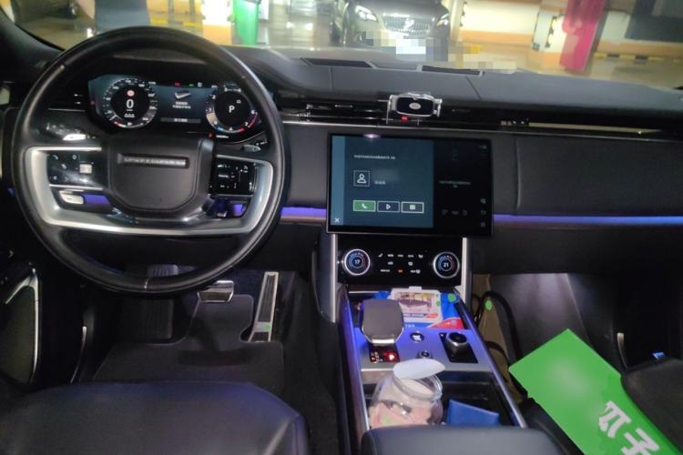 Used Land Rover Range 2023 Revised Version 3.0 L6 400 PS Extended Luxury Edition Center Console