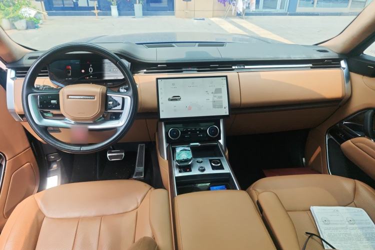 Used Land Rover Range 2023 Revised Version 3.0 L6 400 PS Extended Luxury Edition Center Console