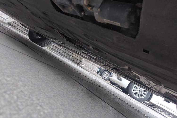 Used Land Rover Range 2023 3.0 L6 400 PS Prestige Seven-Seater Extended Version Chassis Rear Left