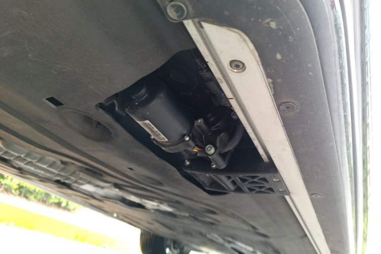 Used Land Rover Range 2023 3.0 L6 400 PS Prestige Seven-Seater Extended Version Chassis Rear Right