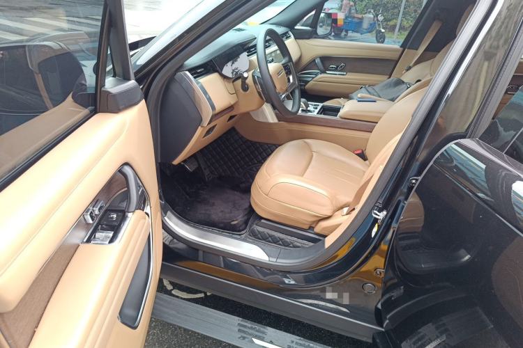 Used Land Rover Range 2023 3.0 L6 400 PS Prestige Seven-Seater Extended Version Driver Seat