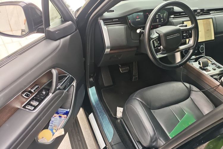 Used Land Rover Range 2023 3.0 L6 360 PS Grand Edition Driver Seat
