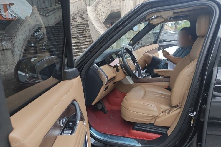 Used Land Rover Range 2023 3.0 L6 400 PS Prestige Seven-Seater Extended Version Driver Seat