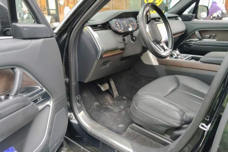 Used Land Rover Range 2023 Revised Version 3.0 L6 400 PS Extended Luxury Edition Driver Seat