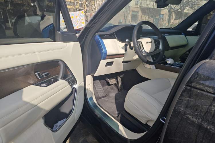 Used Land Rover Range 2023 Revised Version 3.0 L6 400 PS Extended Luxury Edition Driver Seat
