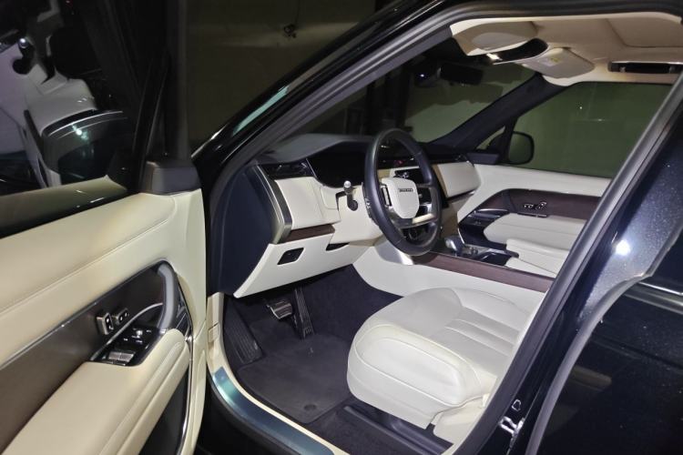 Used Land Rover Range 2023 3.0 L6 400 PS Prestige Seven-Seater Extended Version Driver Seat