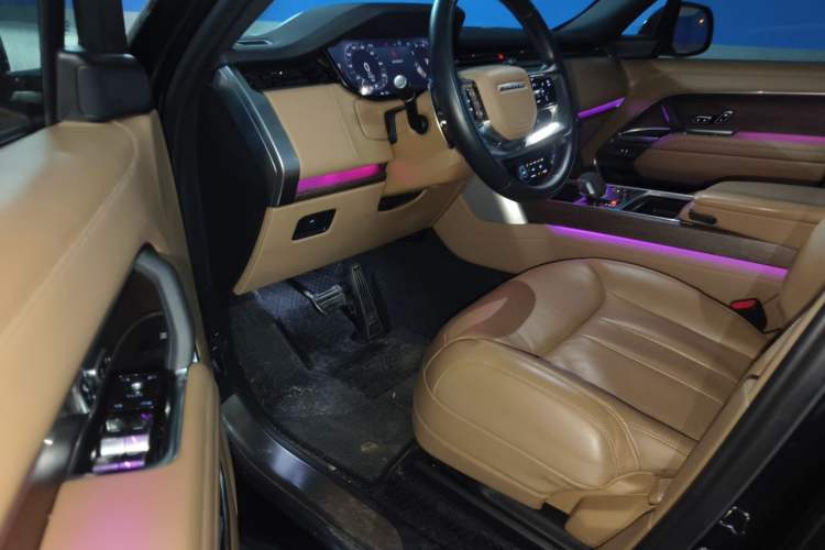 Used Land Rover Range 2023 3.0 L6 400 PS Prestige Seven-Seater Extended Version Driver Seat