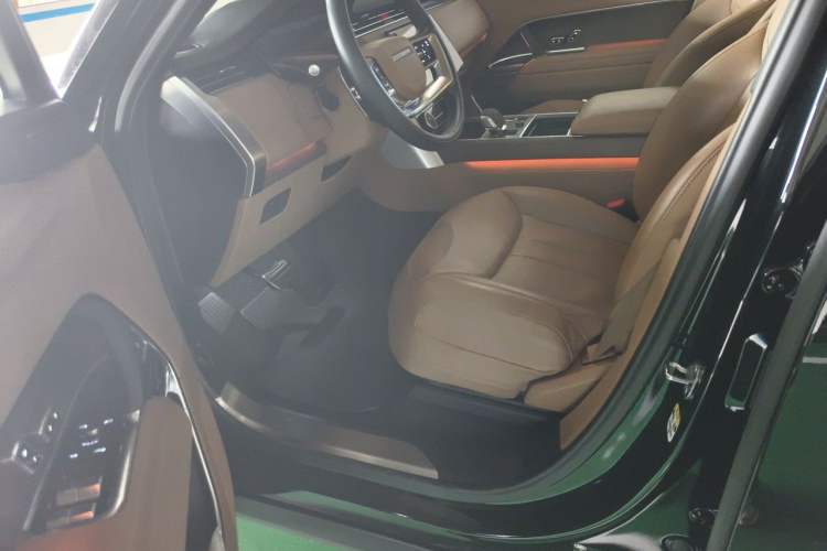 Used Land Rover Range 2023 3.0 L6 360 PS Grand Edition Driver Seat