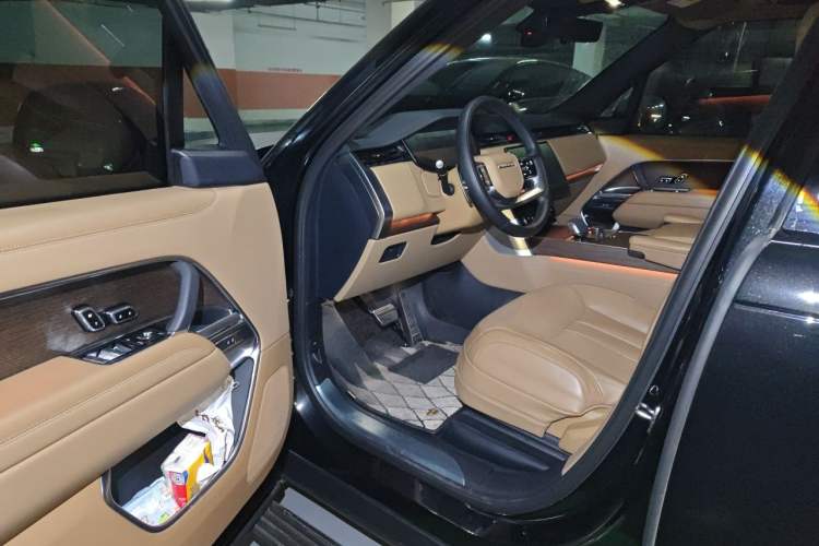 Used Land Rover Range 2023 3.0 L6 400 PS Prestige Seven-Seater Extended Version Driver Seat