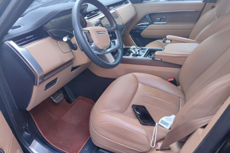 Used Land Rover Range 2023 3.0 L6 400 PS Prestige Seven-Seater Extended Version Driver Seat