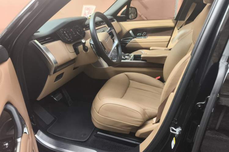 Used Land Rover Range 2023 3.0 L6 400 PS Prestige Seven-Seater Extended Version Driver Seat