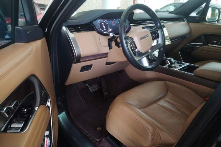 Used Land Rover Range 2023 Revised Version 3.0 L6 400 PS Extended Luxury Edition Driver Seat