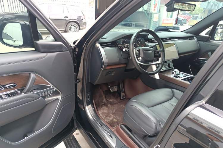 Used Land Rover Range 2023 3.0 L6 400 PS Extended Long-Wheelbase Version Driver Seat