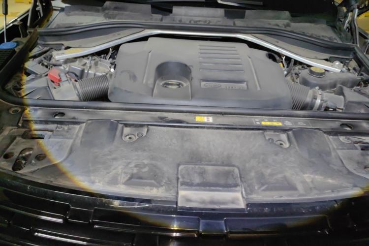Used Land Rover Range 2023 Revised Version 3.0 L6 400 PS Extended Luxury Edition Engine Bay