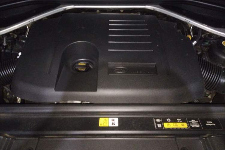 Used Land Rover Range 2023 3.0 L6 400 PS Prestige Seven-Seater Extended Version Engine Bay