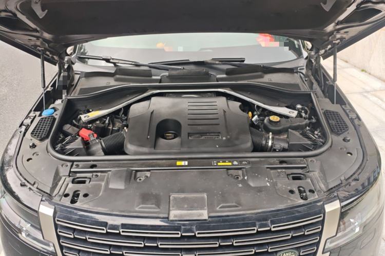 Used Land Rover Range 2023 3.0 L6 360 PS Grand Edition Engine Bay