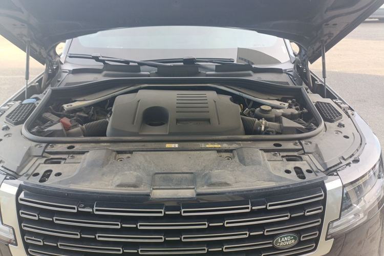 Used Land Rover Range 2023 3.0 L6 400 PS Prestige Seven-Seater Extended Version Engine Bay